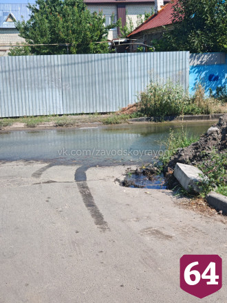 Саратовец пожаловался на забытую коммунальщиками аварию