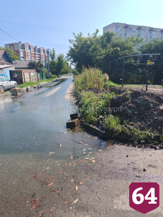 Саратовец пожаловался на забытую коммунальщиками аварию